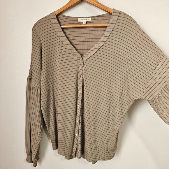 NEW W/O TAGS EE:SOME V NECK BUTTON DOWN PUFFED SLEEVES LONGSLEEVES TOP SZ S - Picture 2 of 16